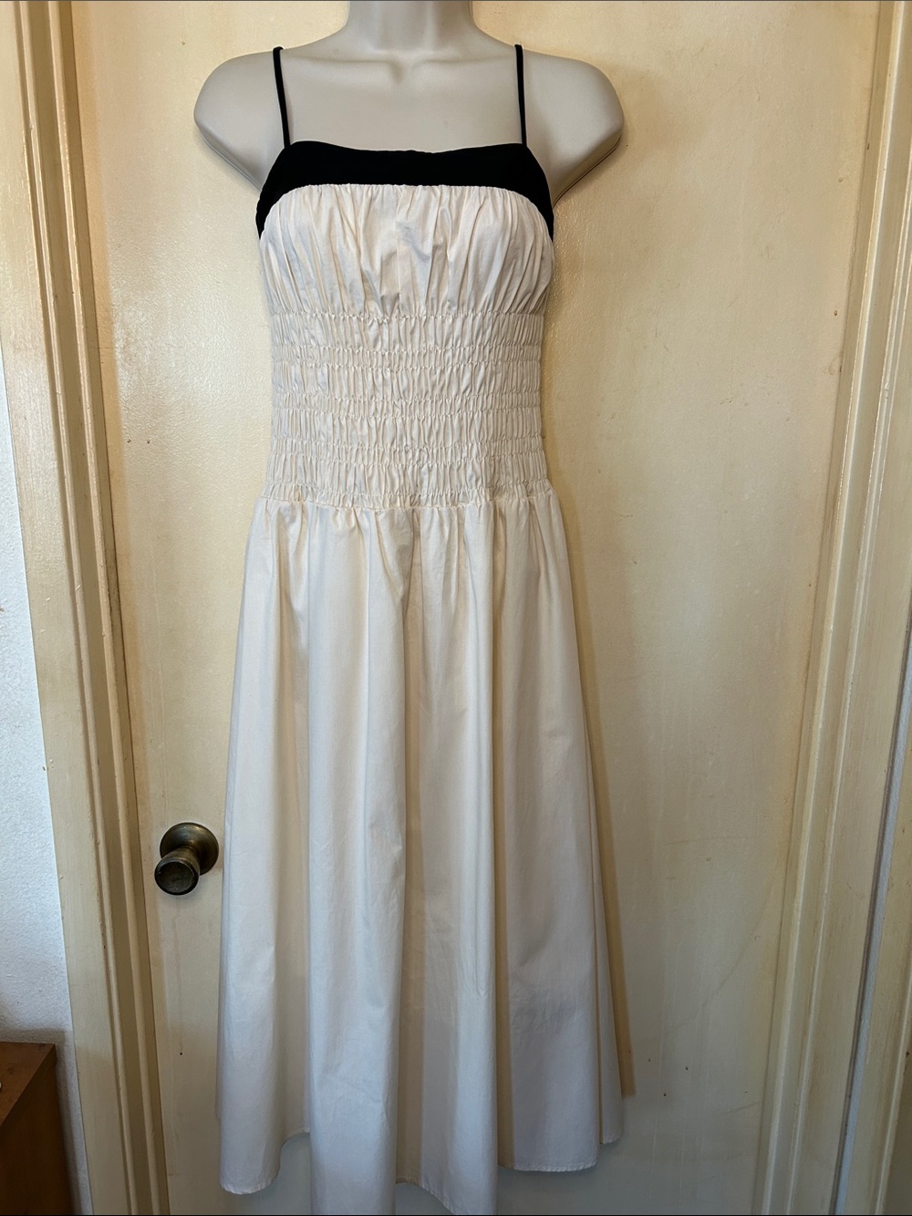 Moon River Ivory and Black 100% Cotton Smocked Midi Dress size XS